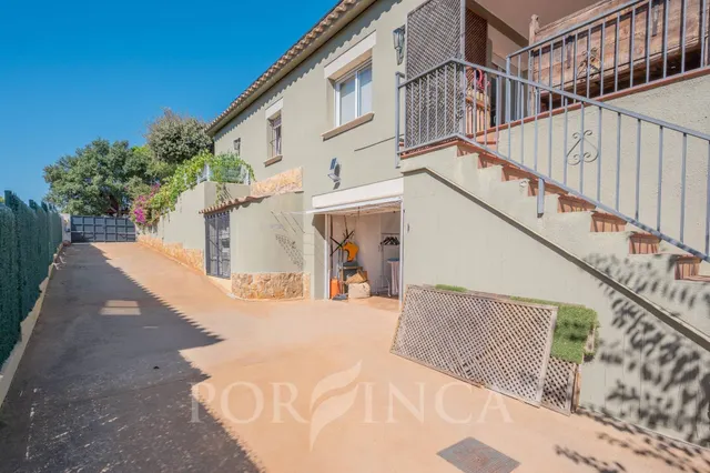 Casa completamente reformada con apartamento independiente, licencia turística, gran jardín y piscina en Calonge — 11