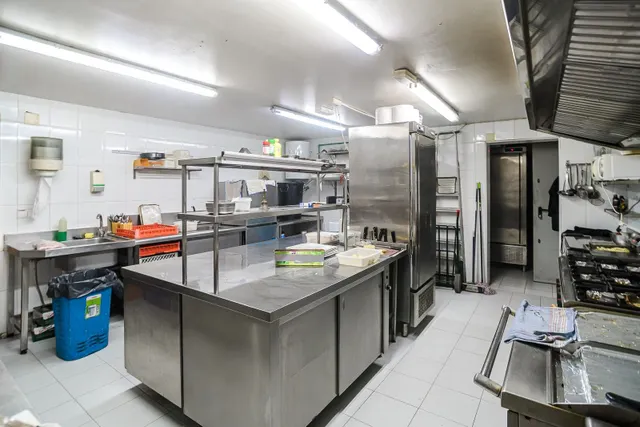 Local comercial en venta - La veleta — 15