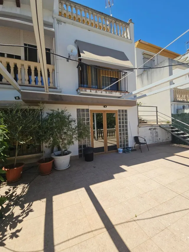 229 m2, 3 plantas y 8 placas solares para vivir sin mirar el recibo a fin de mes — 30