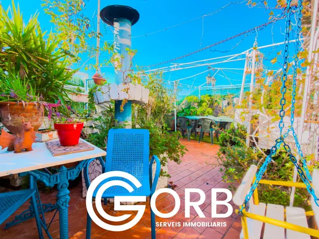 Por el precio de un piso, una vivienda con garaje y terraza 