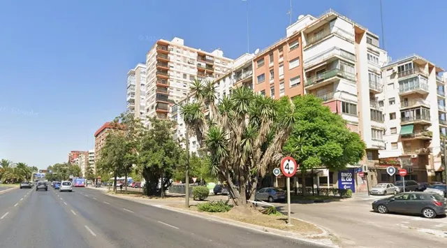 Excelente piso de 4 habitaciones y 2 baños con terraza en Avenida del Cid — 2
