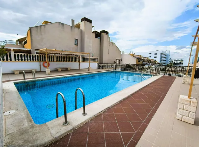 VENTA DE EXCLUSIVO BUNGALOW ÁTICO CON ESPECTACULAR TERRAZA — 33