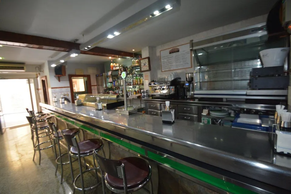 ¡¡ Gran oportunidad de negocio !! Venta de dos locales comerciales, opción a compra o traspaso.