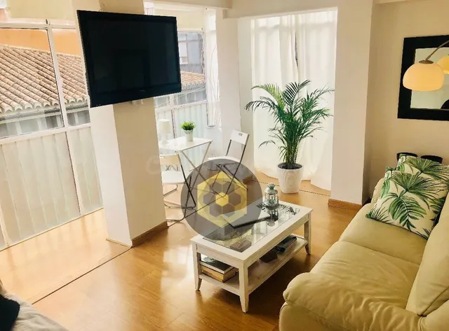 LT/ Apartamento de DOS dormitorios en la zona de Reyes Catól - foto 3