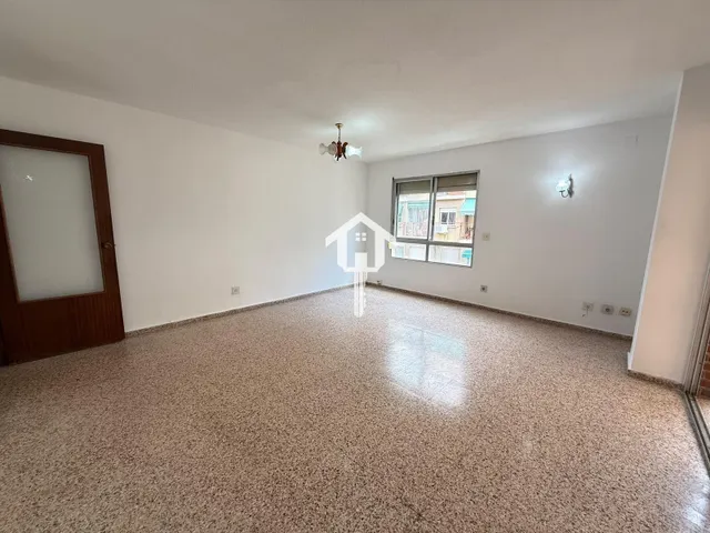 PISO EN VENTA EN ALICANTE. ZONA DE BABEL. 74m2, 4 habitaciones, 1 BAÑO Y 1 ASEÑO, TERCERA PLANTA CON ASCENSOR. — 27