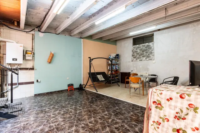 Casa adosada con amplio garaje, patio y terraza - foto 4