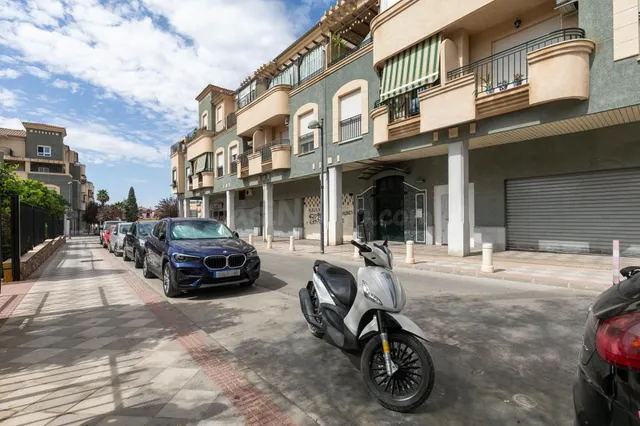 Oportunidad en Atarfe, local de origen de 222m2