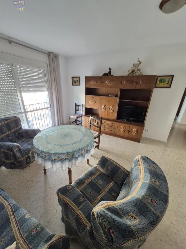 SE VENDE PISO POR LA ZONA CENTRO - foto 2