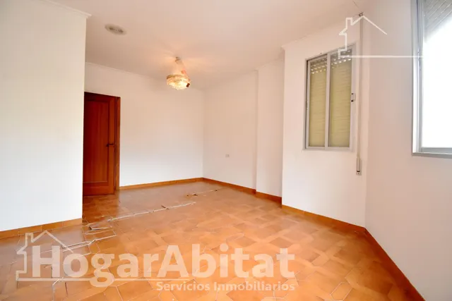 ¡OPORTUNIDAD PARA INVERSORES! GRAN EDIFICIO CON DOS VIVIENDAS INDEPENDIENTES, DOS TERRAZAS Y PARCELA — 10