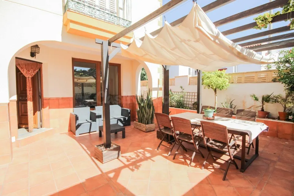Espectacular Adosado en La Romanilla, Roquetas de Mar por €389,000