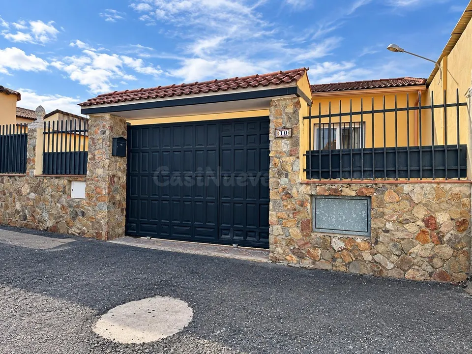 CASA O CHALET INDEPENDIENTE EN VENTA EN UCEDA (GUADALAJARA)