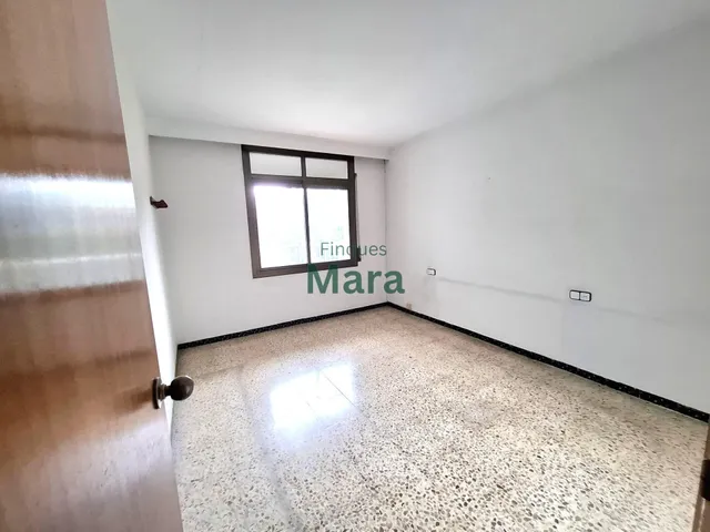¡¡un piso con muchísimo potencial y gran luminosidad en el barrio de marianao!! — 12