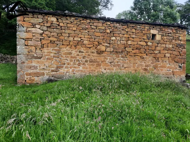Dos fincas colindantes con sendas cabañas (232 m2 totales) y - foto 2