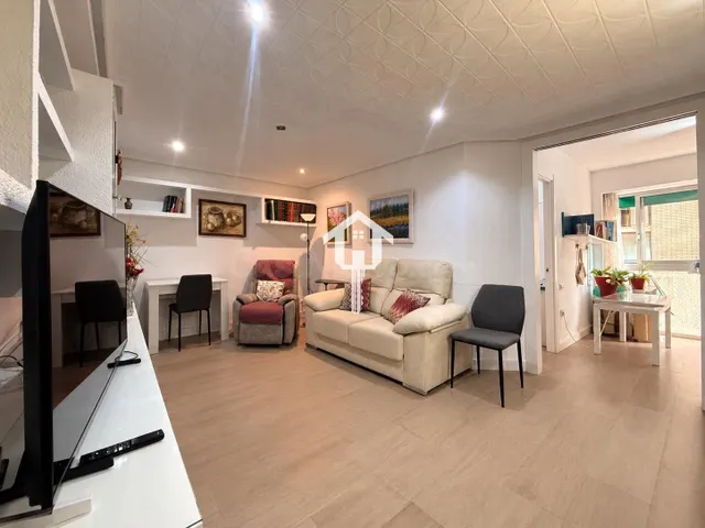 Piso en venta en Alicante. zona de carolinas altas. 90m2, 3 habitaciones, 1 baño, segunda planta con ascensor. — 3