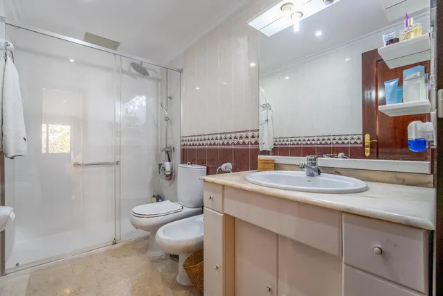 Piso con piscina zona alta de Reus — 10