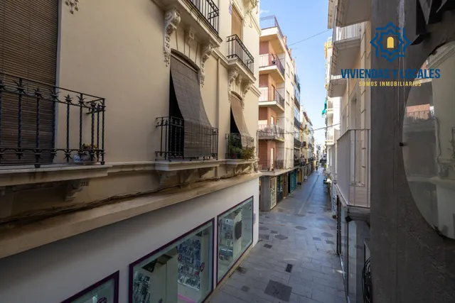 ATENCIÓN INVERSORES. Edificio comercial en pleno centro de Granada, entre Puentezuelas y Alhóndiga — 17
