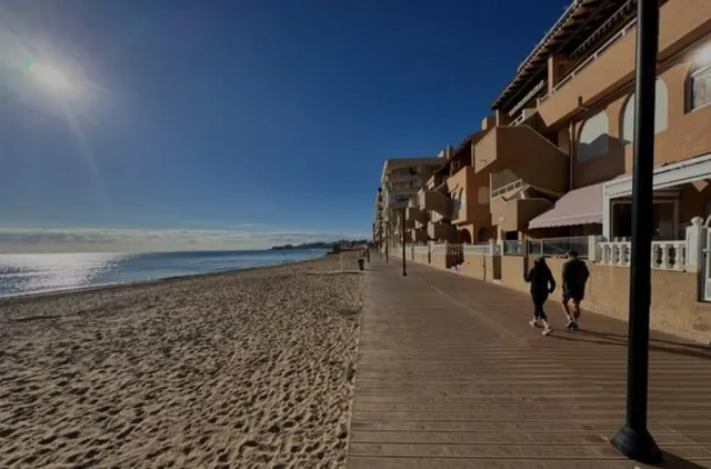 1ª LINEA DE MAR CON PLAZA DE GARAJE — 9