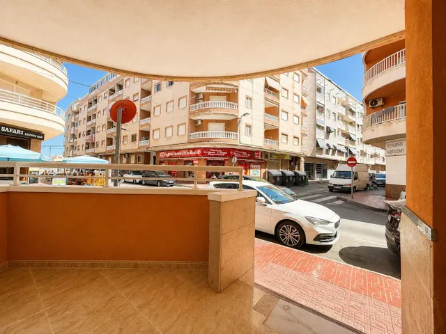 PLANTA BAJA CON ENTRADA INDEPENDIENTE, 2 DORMITORIOS, 2 BAÑOS, TERRAZA Y PISCINA EN EL CENTRO DE TORREVIEJA — 14