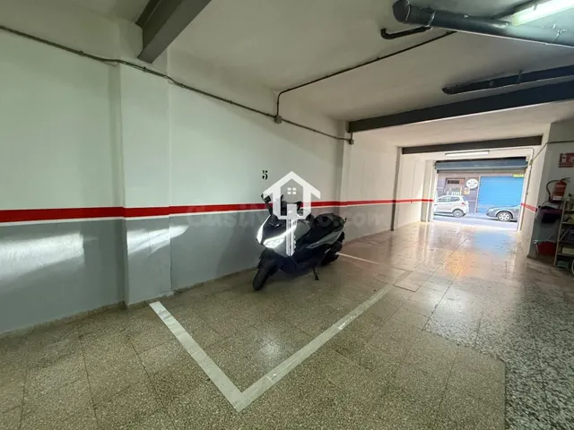 Plaza de garaje para moto en carolinas bajas, calle san carlos — 5
