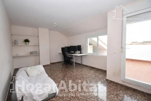 PRECIOSO ÁTIO CON TERRAZA Y TRES BALCONES — 17