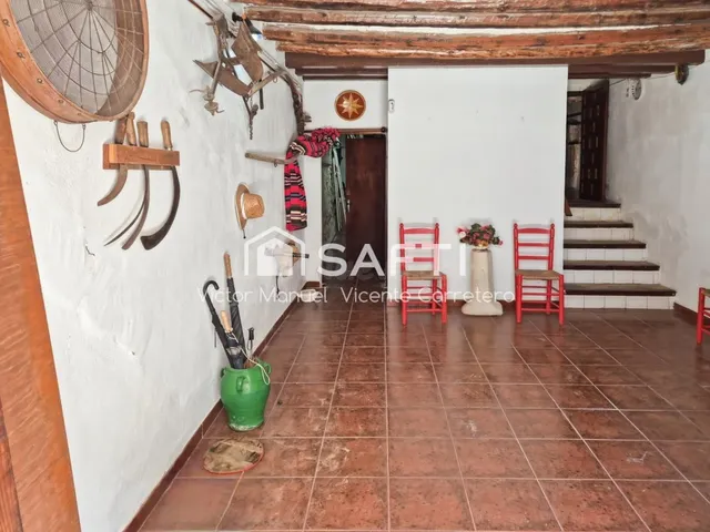 Enorme casa de pueblo con muchísimo encanto - foto 3