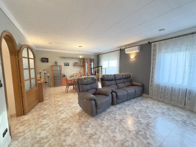 Encantadora casa familiar con dos viviendas y espacio exteri - foto 3