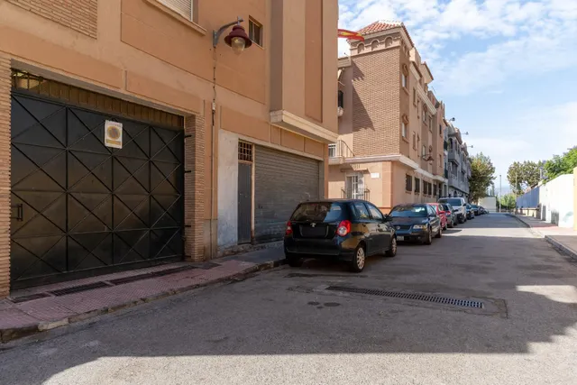 Garaje cerrado de 24 m2 en la zona del Puerto de Motril — 9