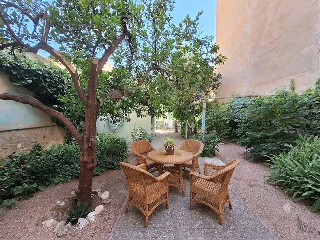 Casa modernista de 218 m2, en parcela de 518 m2, con jardín y garaje para varios vehículos en el centro de Monóvar — 9