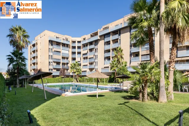 ¡Espectacular Ático Reformado con Gran Terraza, Vistas Despe