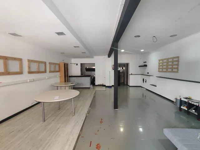 LOCAL COMERCIAL EN VENDA AL CENTRE DE VILANOVA DEL CAMÍ — 4
