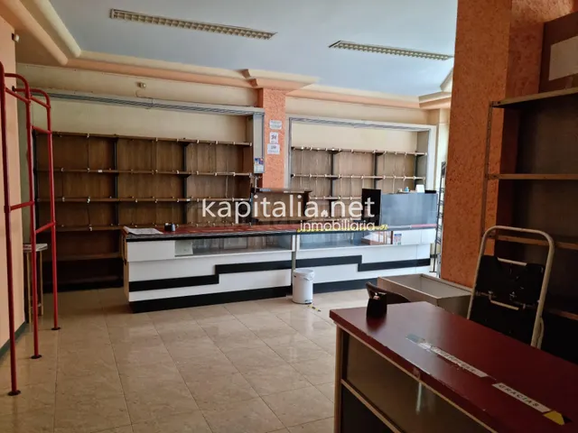 Local chaflan a la venta en Ontinyent