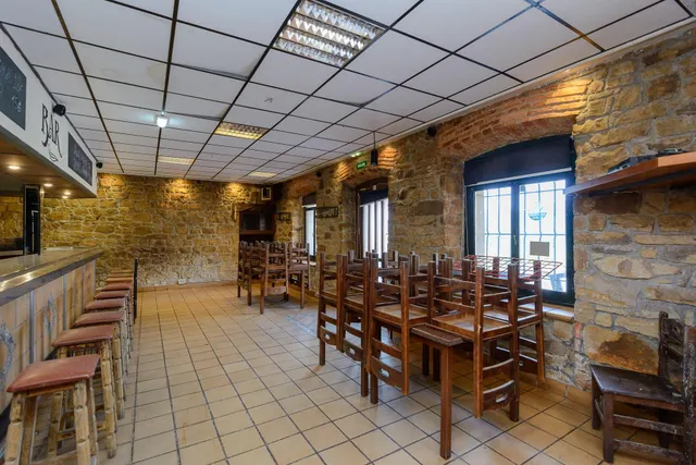 Casa tradicional con tres viviendas y antiguo local hostelero en arroes, Villaviciosa — 22