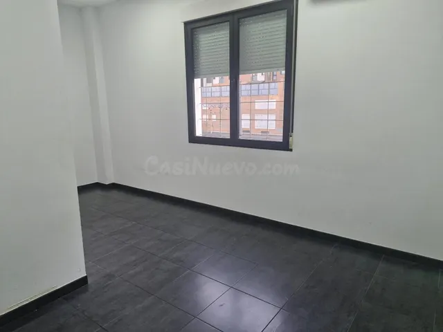 ¡Local Comercial Reformado en el Corazón de Ponferrada! - foto 5