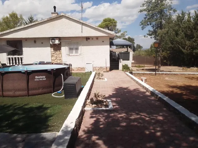 CHALET INDEPENDIENTE DE UNA PLANTA CON AMPLIAS PARCELAS Y RE - foto 4