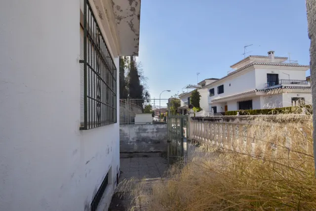 CASA Y PARCELA PARA USOS MULTIPLES. ZONA SERRALLO — 46