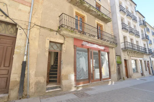 Urbis te ofrece un estupendo edificio en venta en todo el centro de Ciudad Rodrigo, Salamanca. — 2