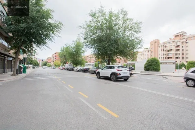 Se vende plaza de aparcamiento cerrada junto Alhamar — 18