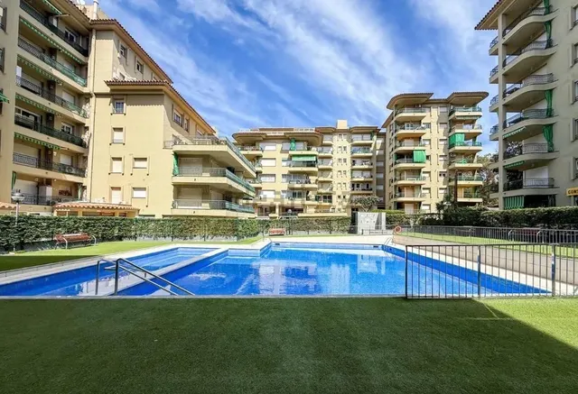 Exclusivo piso con dos terrazas, 3 habitaciones, piscina y maravillosas vistas en playa de aro — 39