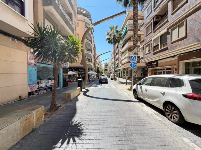 Local comercial 150m² en venta - torrevieja — 36