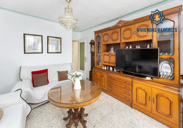 ¡Oportunidad única! Ático de 4 dormitorios y 2 baños con gran terraza frente al Colegio Agustinos (Arabial) — 20