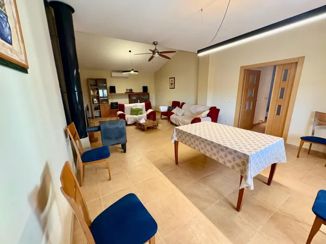 Vivienda en El Campillo con amplia parcela y almacén indepen - foto 2
