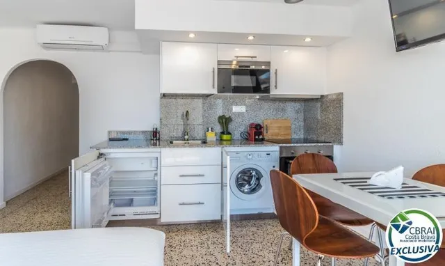 Amplio estudio con licencia turística a 50 m de la playa Empuriabrava — 8