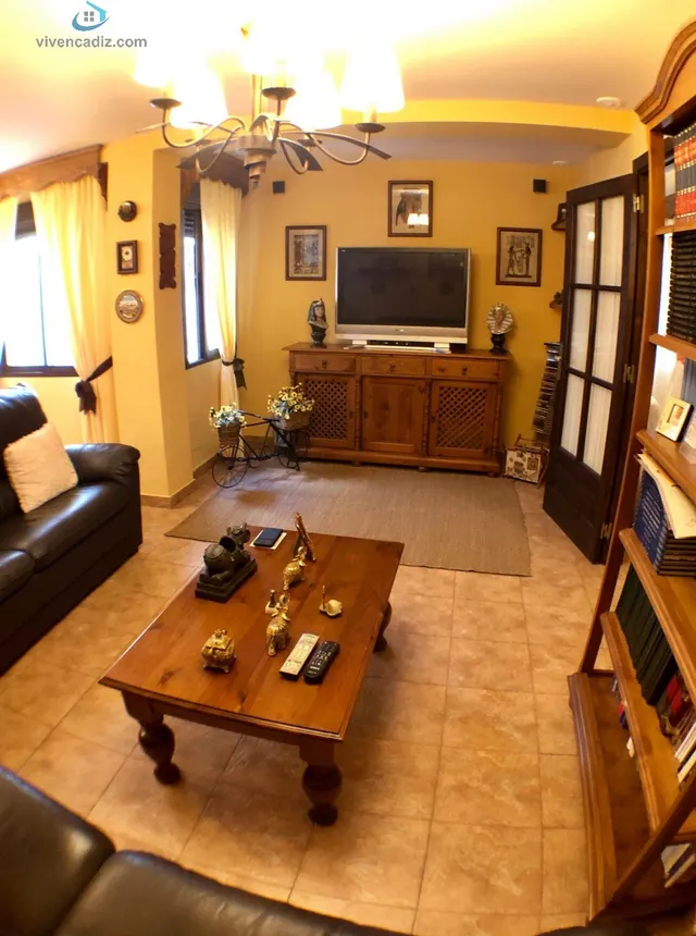 AMPLIA VIVIENDA CON ASCENSOR - ZONA CENTRO — 38