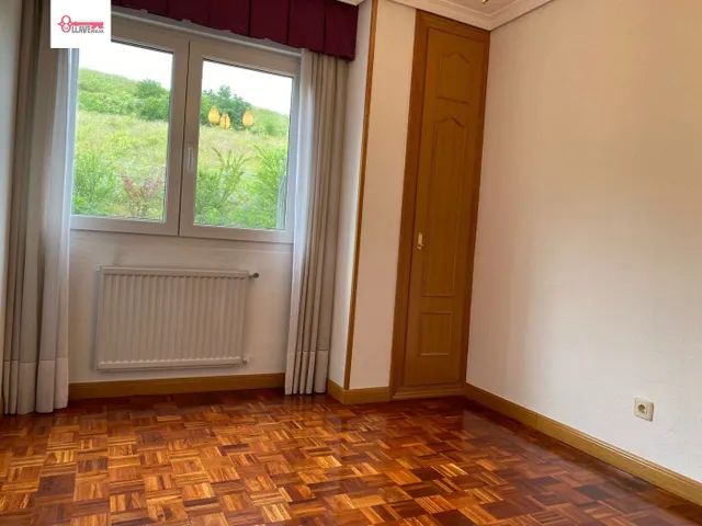 En Burgos C/ Alfareros. Se alquila precioso piso de cuatro habt, baño, aseo, garaje. — 16
