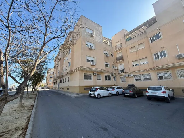 Se vende piso de 3 dormitorios y 2 baños en Villa Inés, con 