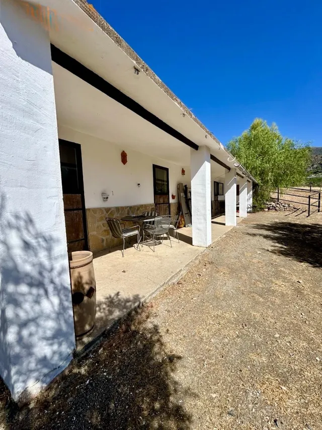 Espectacular finca ecuestre de 32.000 m2 con varias viviendas y piscina en Álora — 23