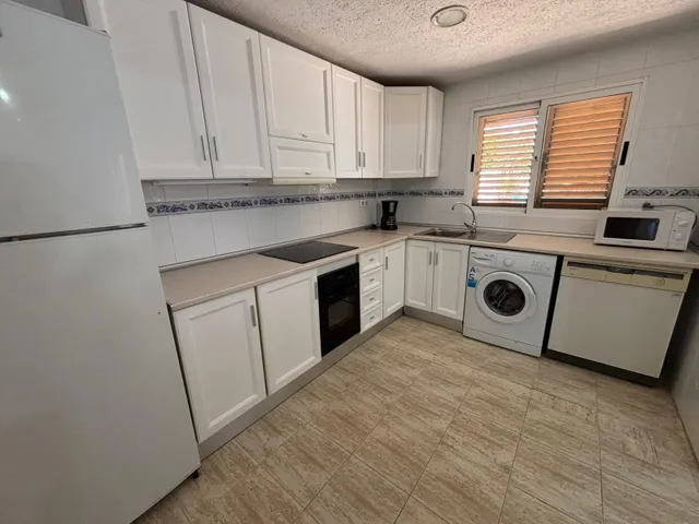 Elegante Dúplex Vacacional con Piscina y Terraza — 12