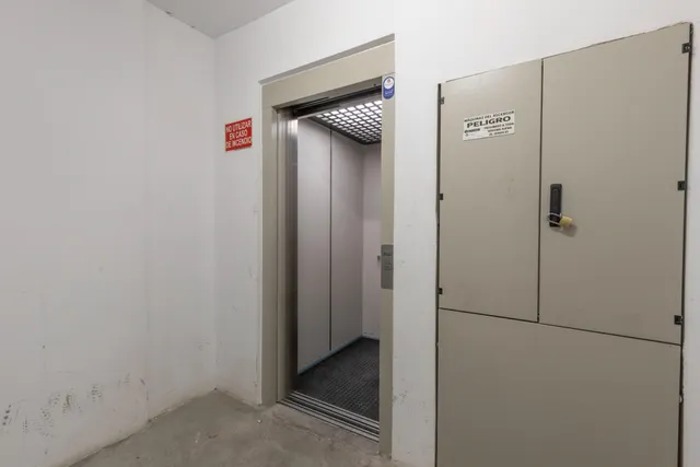 ¡Plaza de garaje en excelente ubicación! - CAMINO DE RONDA — 12