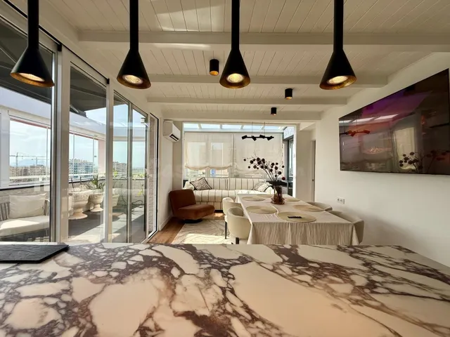¡ÁTICO DÚPLEX DE LUJO TOTALMENTE REFORMADO! 150 M2 · 4 DORMI - foto 2