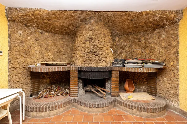 Terreno urbanizable, actualmente hay un restaurante. — 12